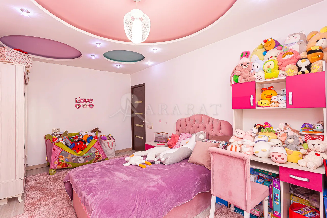 4 bedroom apartment for sale Nalbandyan St, Center Yerevan, 158810