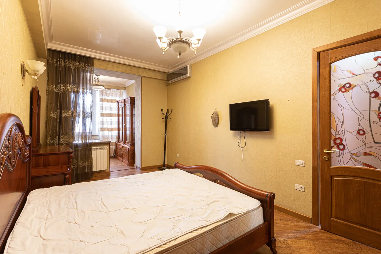 3 սենյականոց բնակարան վարձով Հին երևանցու փող, Կենտրոն Երևան, 159734