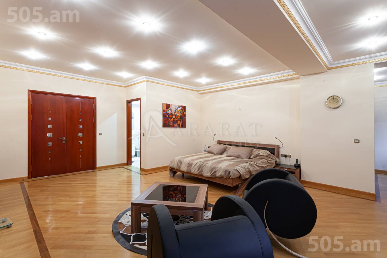 Купить 5 комнатную квартиру Антараин ул, Центр Ереван, 149077