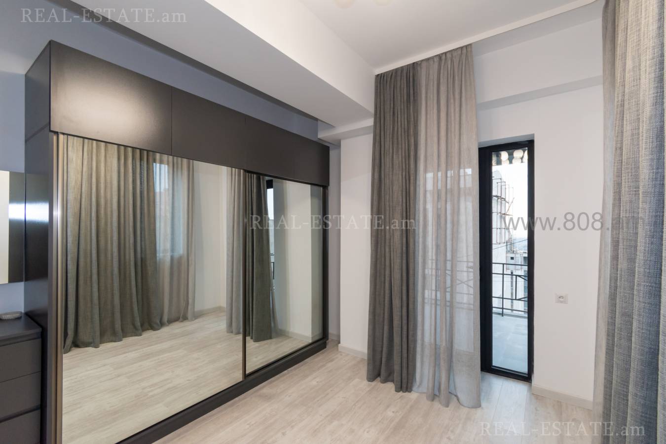 4 սենյականոց բնակարան  Անտառային փող, Կենտրոն Երևան, 125973