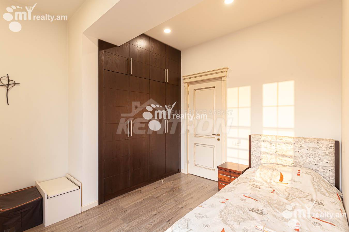 4 սենյականոց բնակարան  Լեռ. Կամսարի փող, Կենտրոն Երևան, 153801