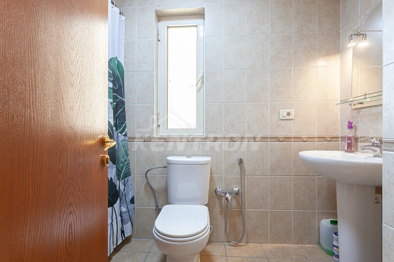 Снять 2 комнатную квартиру Кохбаци ул, Центр Ереван, 158128