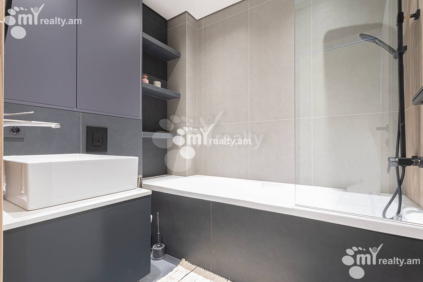 3 սենյականոց բնակարան վարձով Մ․ Մելքոնյան փող, Կենտրոն Երևան, 156869