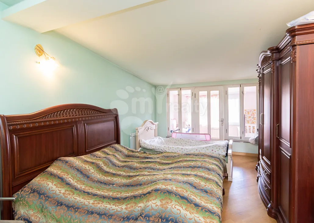 5 bedroom apartment for sale Zakyan St, Center Yerevan, 160371