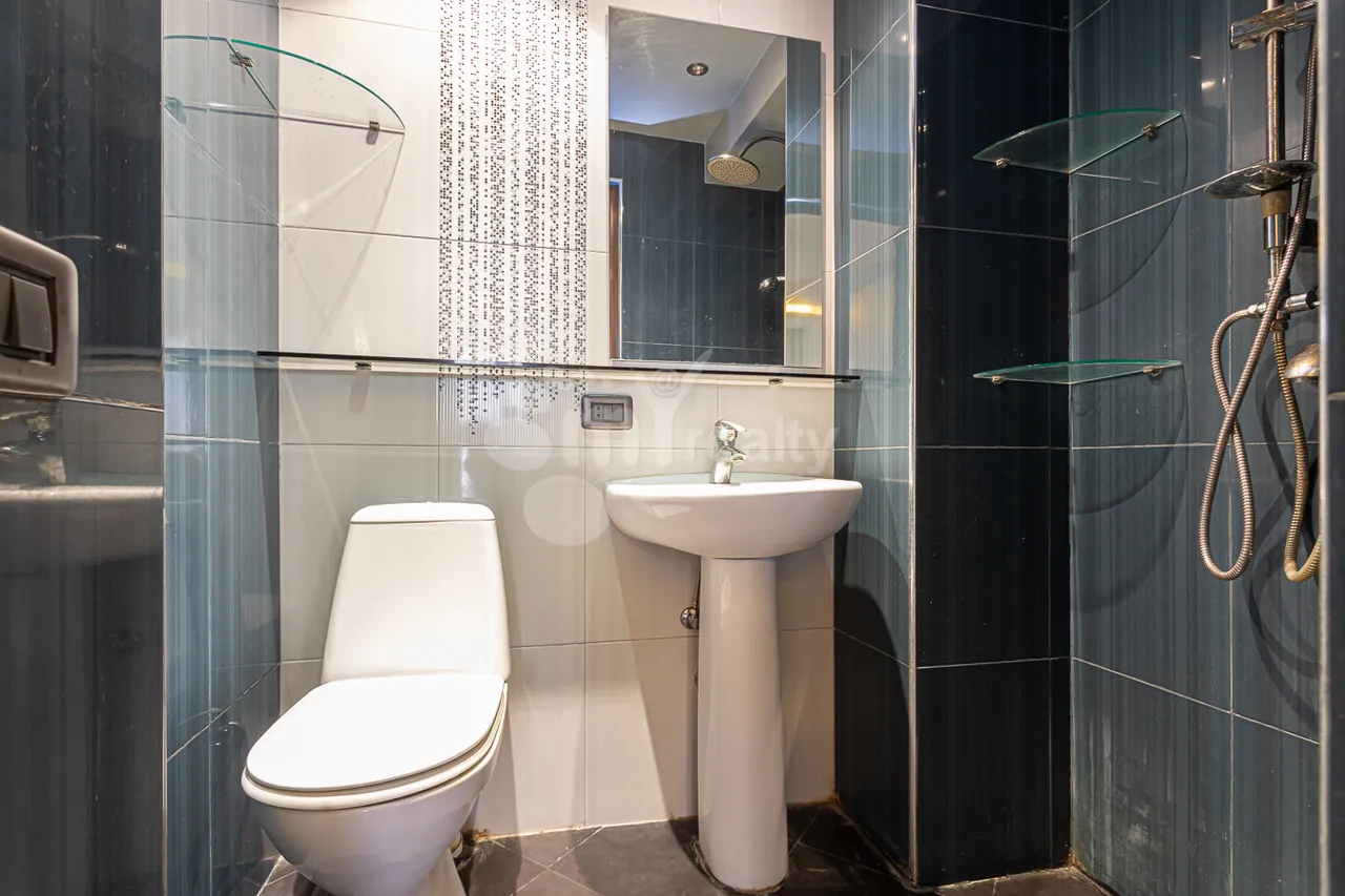 3 bedroom apartment for sale خیابان گولبِنکیان, عربگیر ایروان, 157210