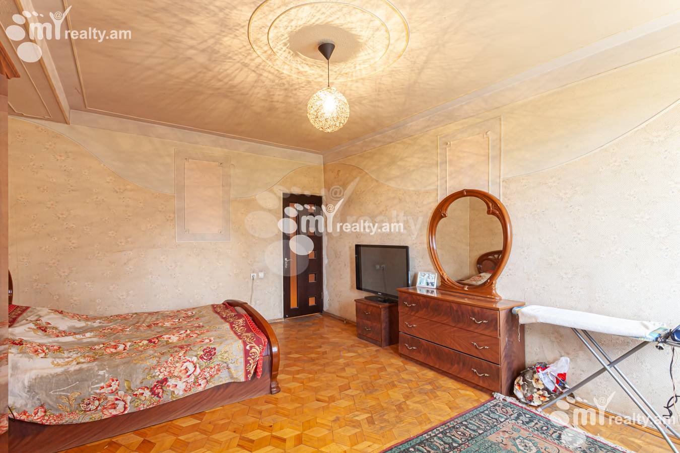 Купить 3 комнатную квартиру Паронян ул, Центр Ереван, 151610