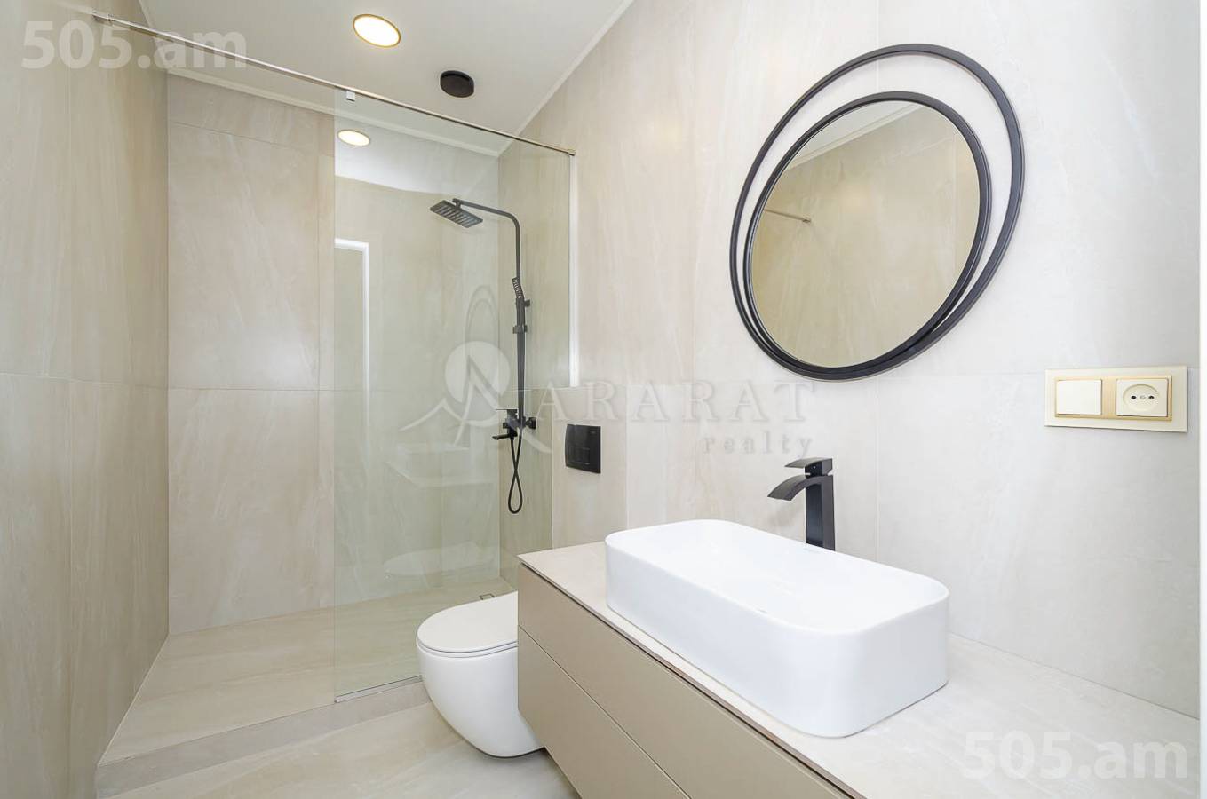 4 սենյականոց բնակարան վարձով , Կենտրոն Երևան, 153305