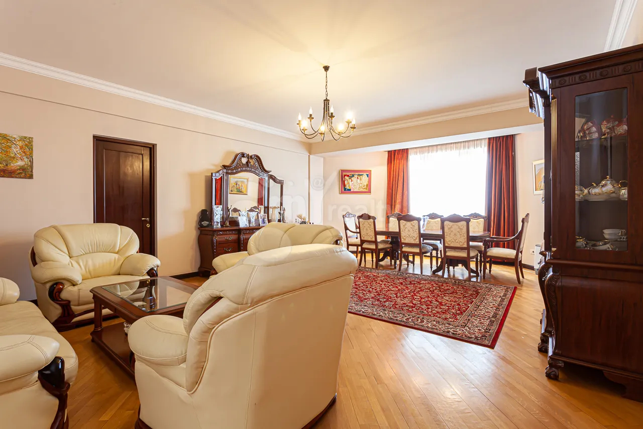 4 bedroom apartment for rent Amiryan St, Center Yerevan, 161520