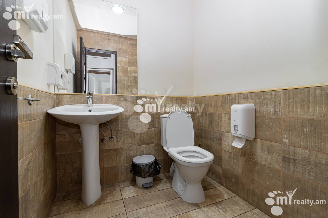 Снять коммерческoе помещение Арам ул, Центр Ереван, 150378