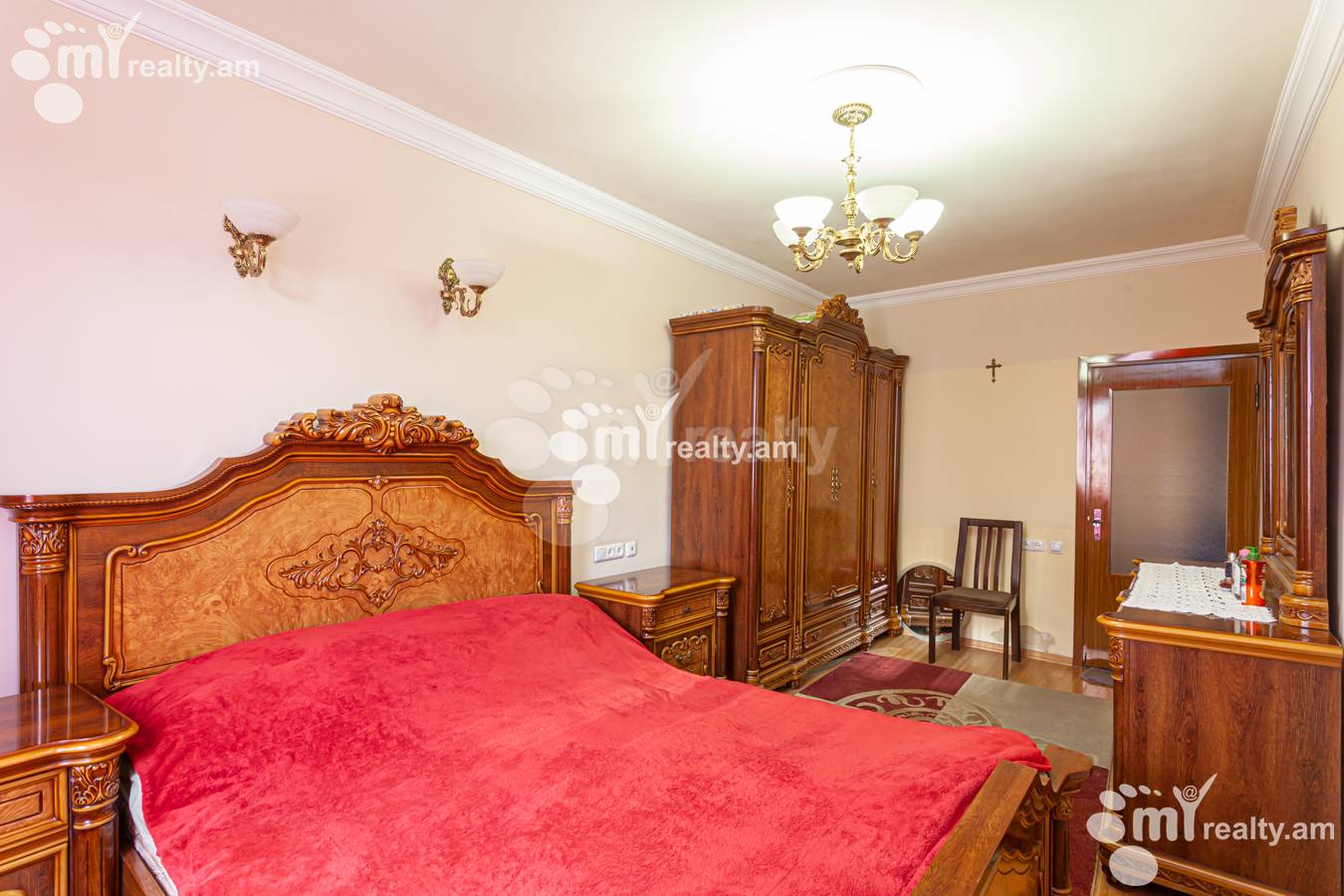 4 սենյականոց բնակարան  Ե. Քոչար փող, Կենտրոն Երևան, 149605