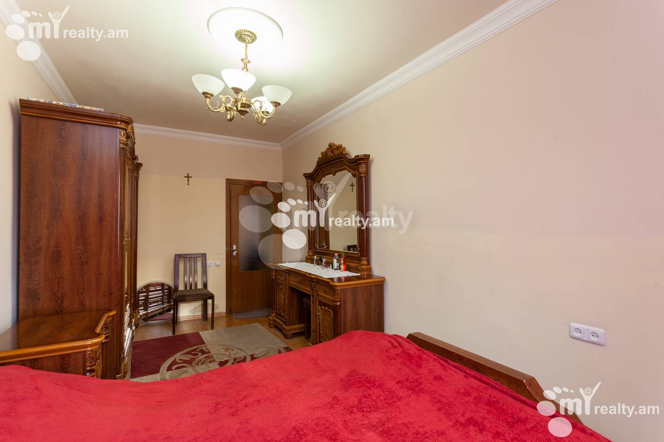 4 սենյականոց բնակարան  Ե. Քոչար փող, Կենտրոն Երևան, 149605