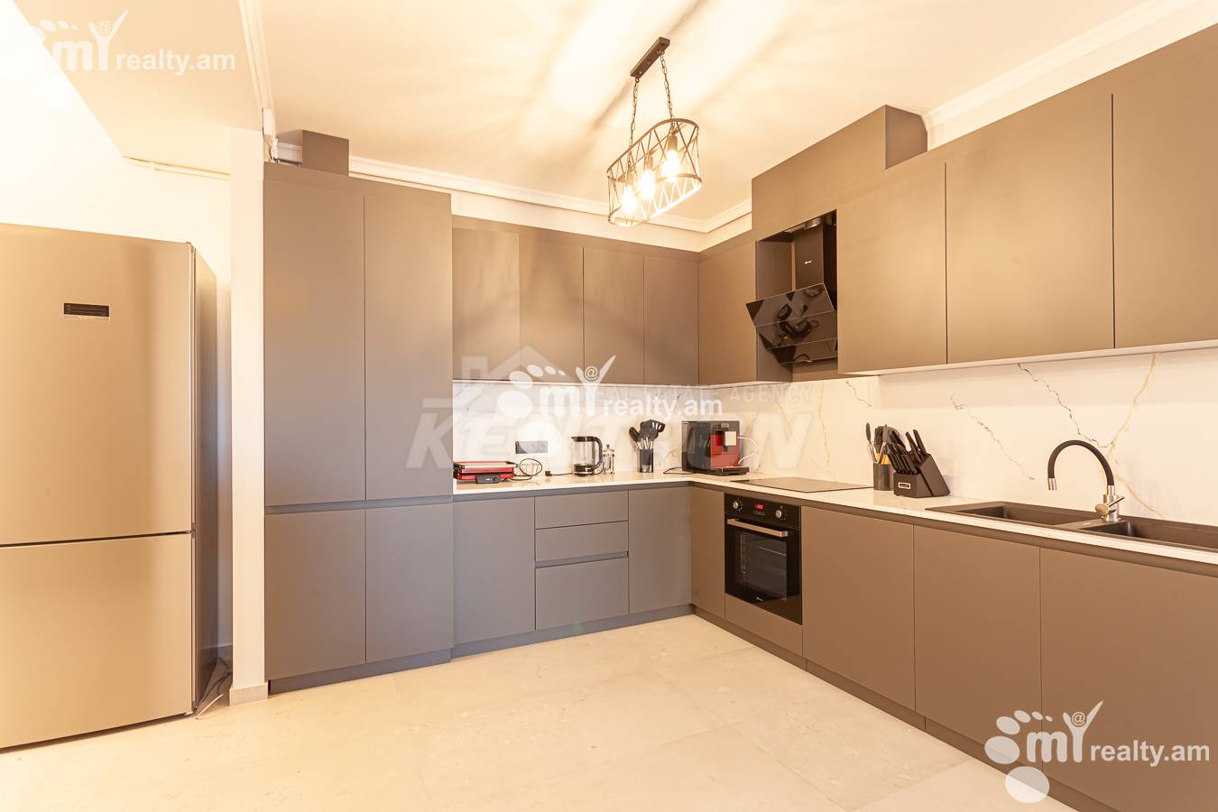 3 bedroom apartment for sale Paronyan St, Center Yerevan, 154421