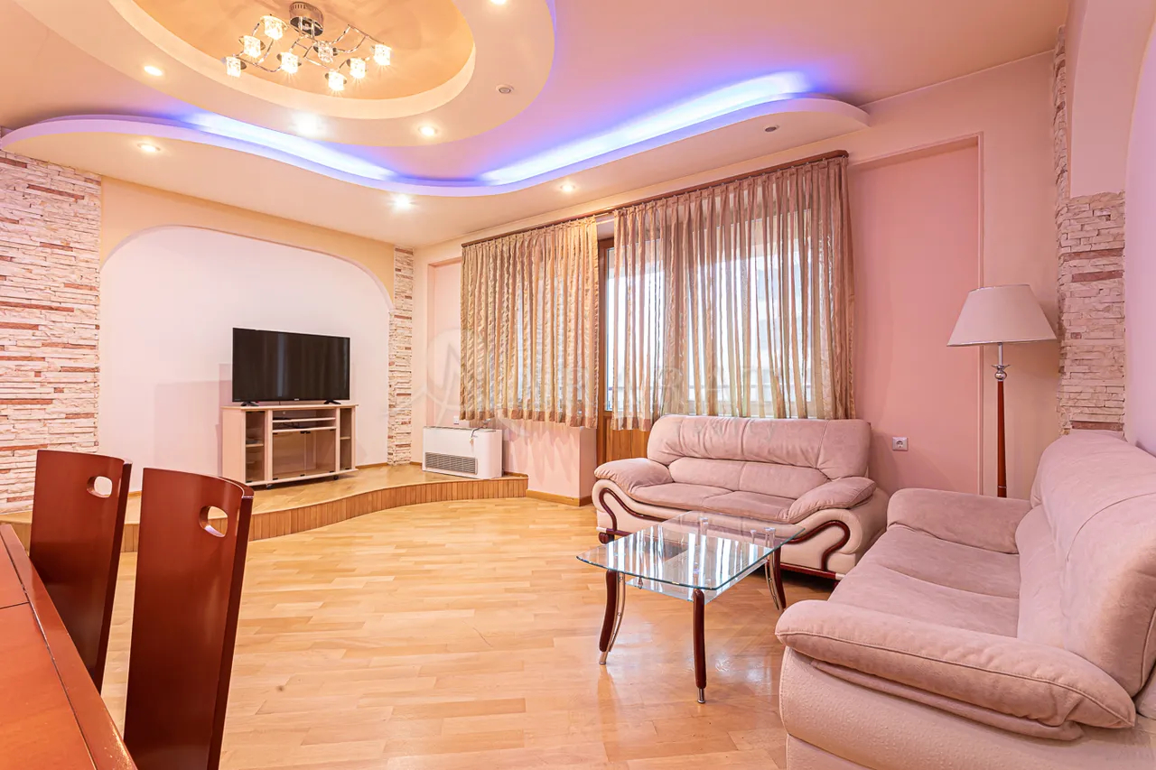 3 bedroom apartment for rent Northern(Hyusisayin)  Ave, Center Yerevan, 158075