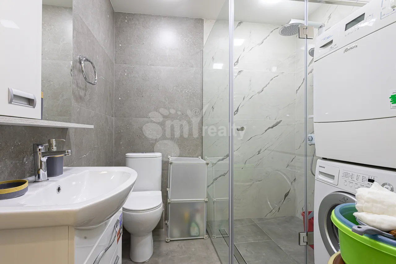 Купить 3 комнатную квартиру Маштоца пр, Центр Ереван, 159723