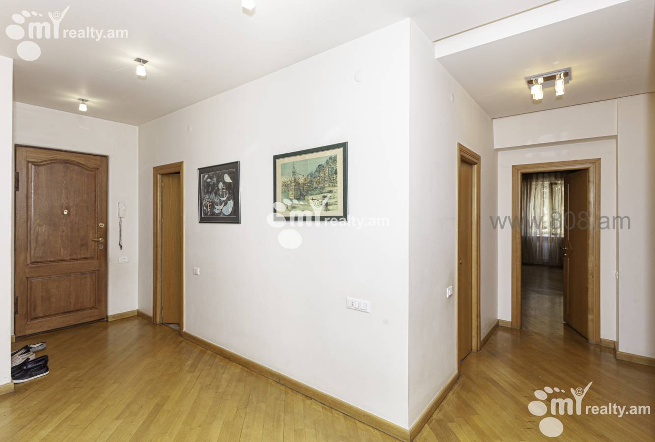 4 սենյականոց բնակարան  Պուշկինի փող, Կենտրոն Երևան, 126960