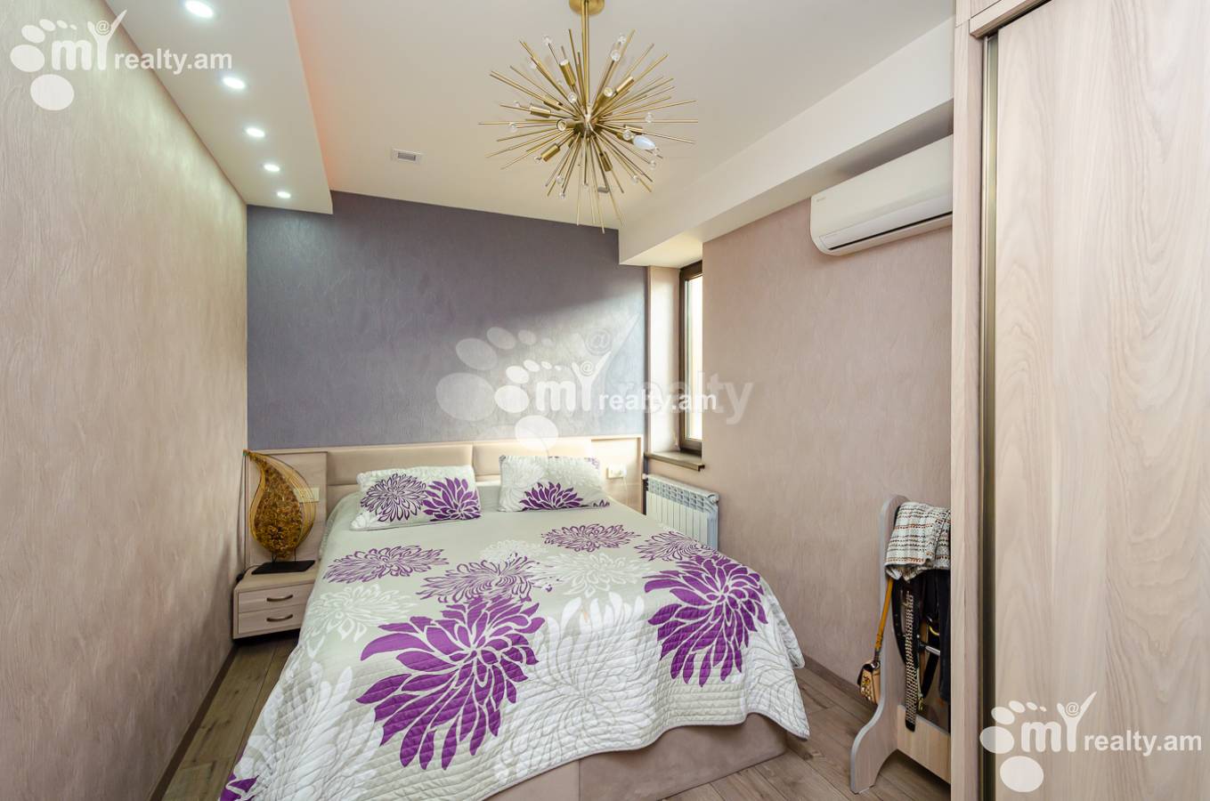 Купить 4 комнатную квартиру Сарян ул, Центр Ереван, 142967