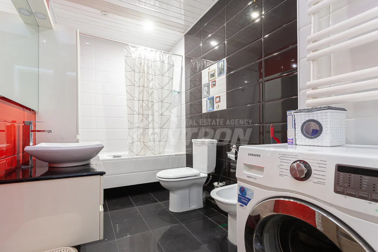 3 bedroom apartment for sale Aram St, Center Yerevan, 157330