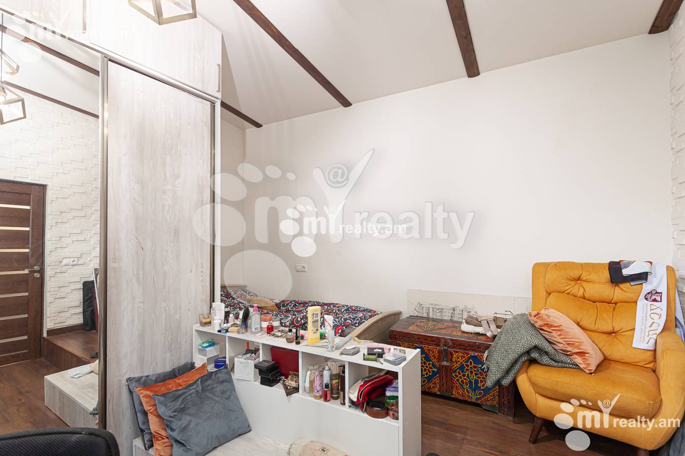 Купить 5 комнатную квартиру Московян ул, Центр Ереван, 136091