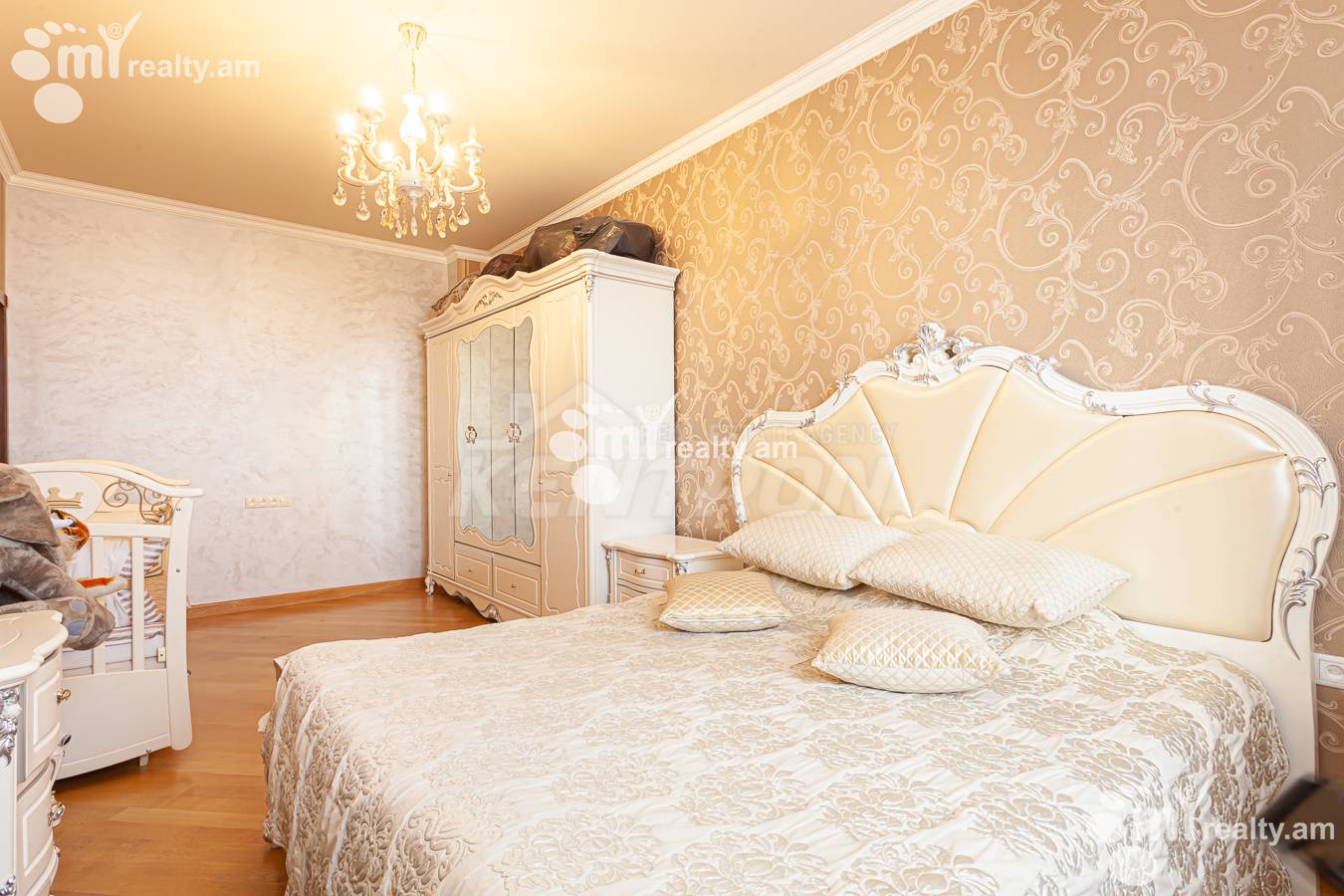 Купить 3 комнатную квартиру Саят-Нова пр, Центр Ереван, 155778