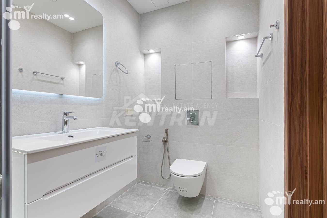 3 bedroom apartment for rent Teryan St, Center Yerevan, 155487