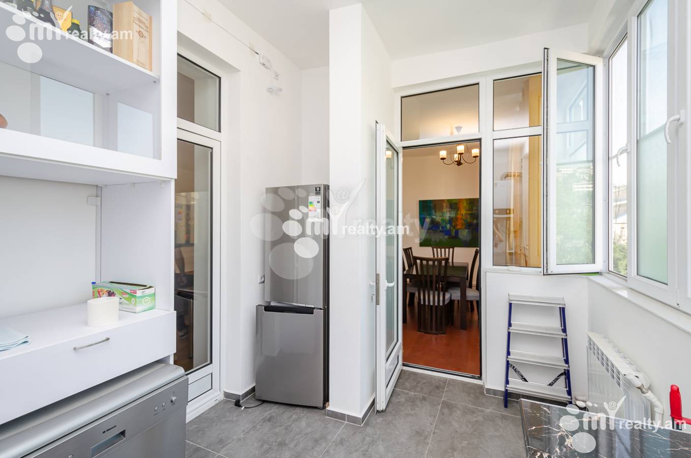 3 սենյականոց բնակարան  Իսահակյան փող, Կենտրոն Երևան, 145488