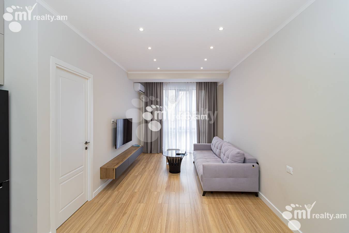 Купить 2 комнатную квартиру Арам ул, Центр Ереван, 148490