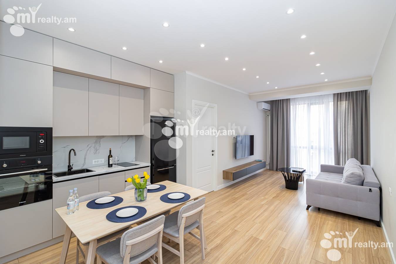 Купить 2 комнатную квартиру Арам ул, Центр Ереван, 148490