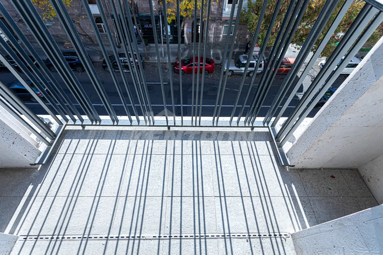 4 սենյականոց բնակարան  Լեոի փող, Կենտրոն Երևան, 157438