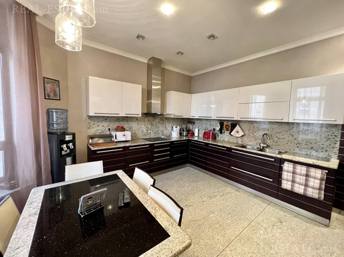 4 bedroom apartment for sale Northern (Hyusisayin)  Ave, Center Yerevan, 119236