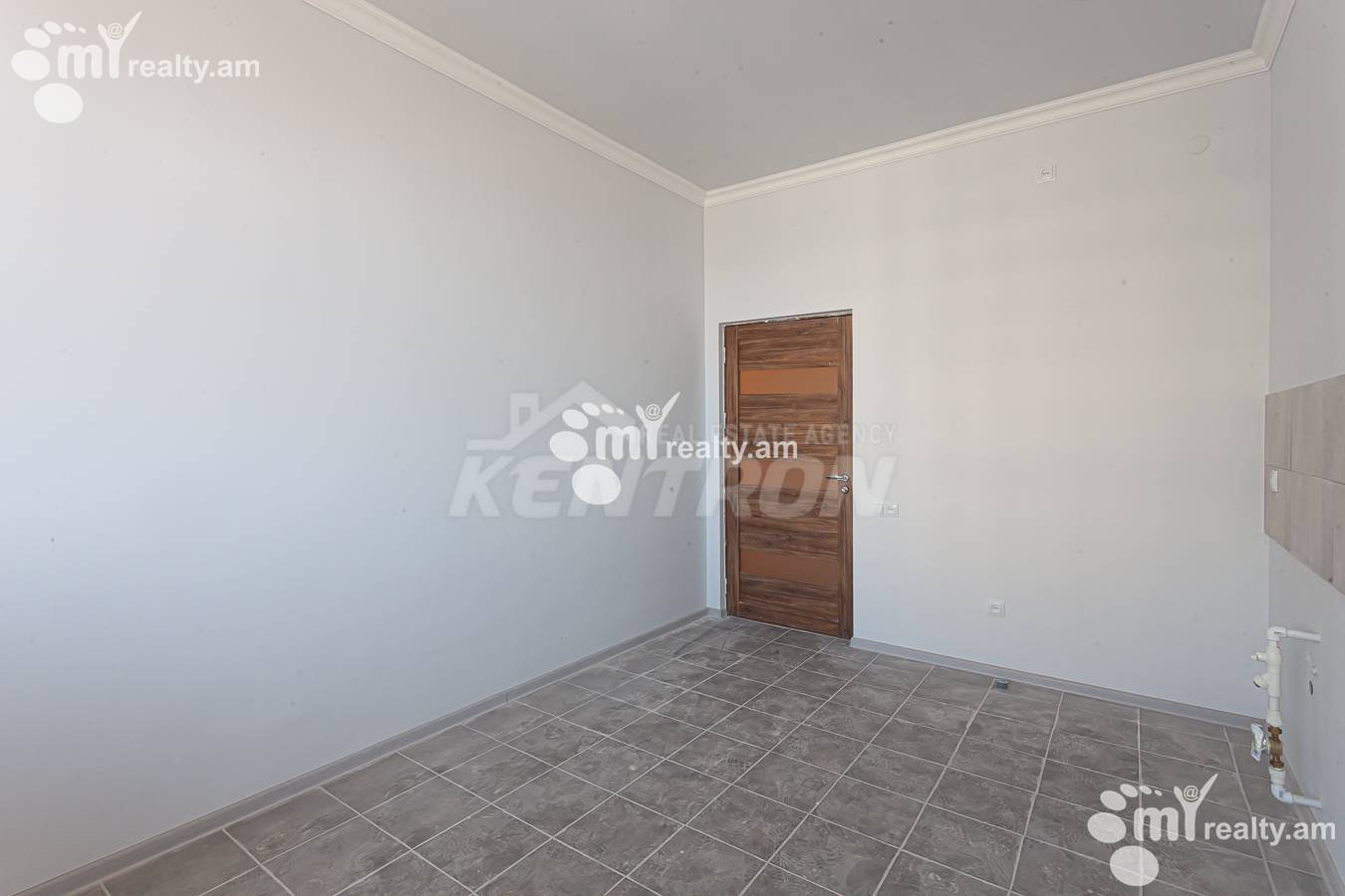 3 սենյականոց բնակարան  Մ․ Մելքոնյան փող, Կենտրոն Երևան, 153101