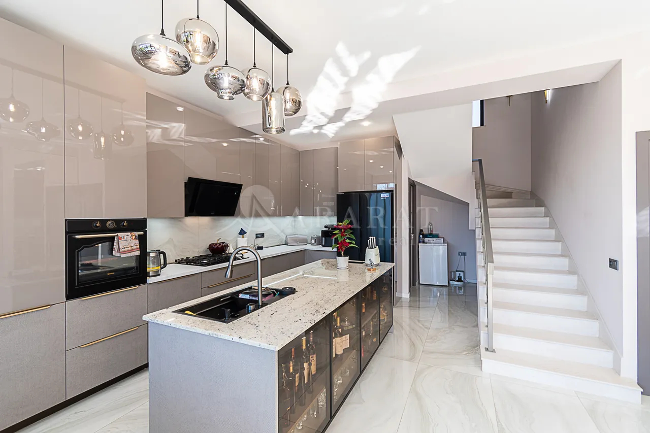 Купить дом Паруйр Севак 11, Аван Ереван, 159480