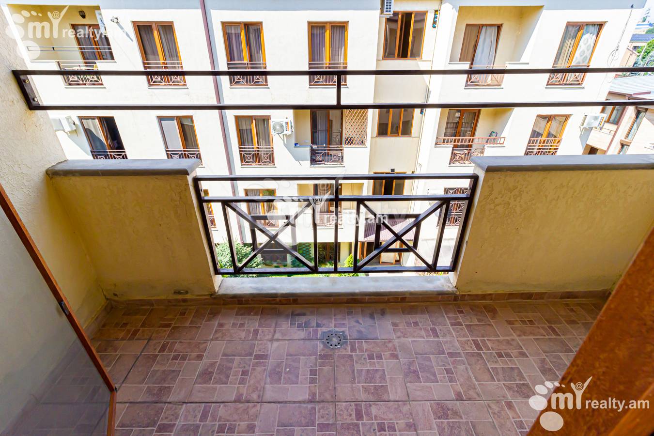 6 սենյականոց բնակարան  Ծարավ Աղբյուրի փող., Ավան Երևան, 152028