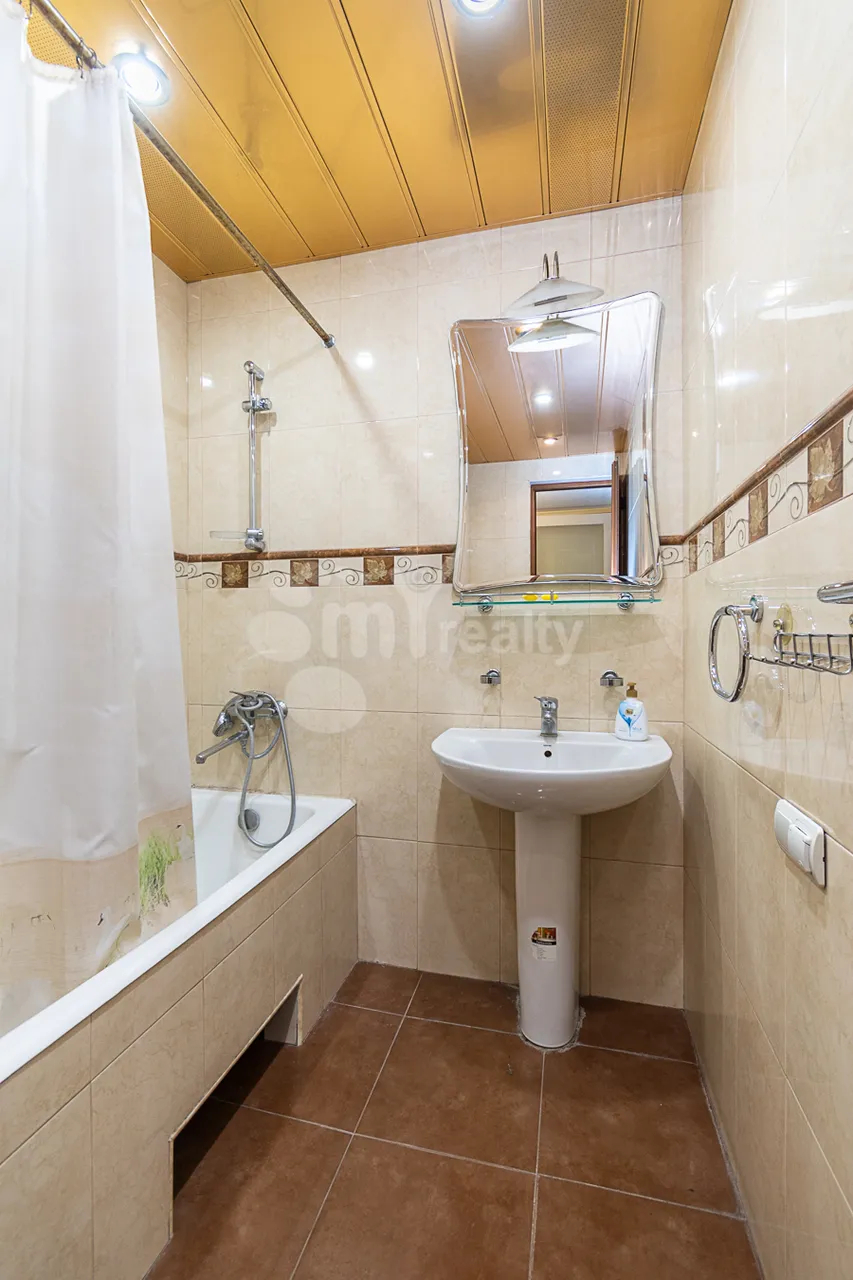 4 bedroom apartment for rent Mashtots Ave, Center Yerevan, 160196