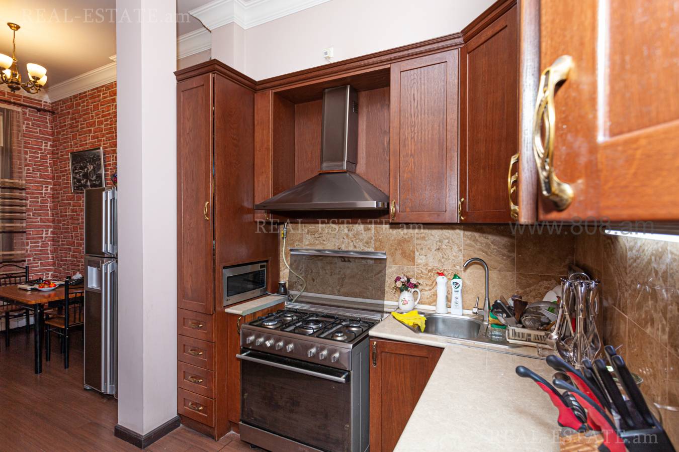 Купить 5 комнатную квартиру Нар Дос ул, Центр Ереван, 133260