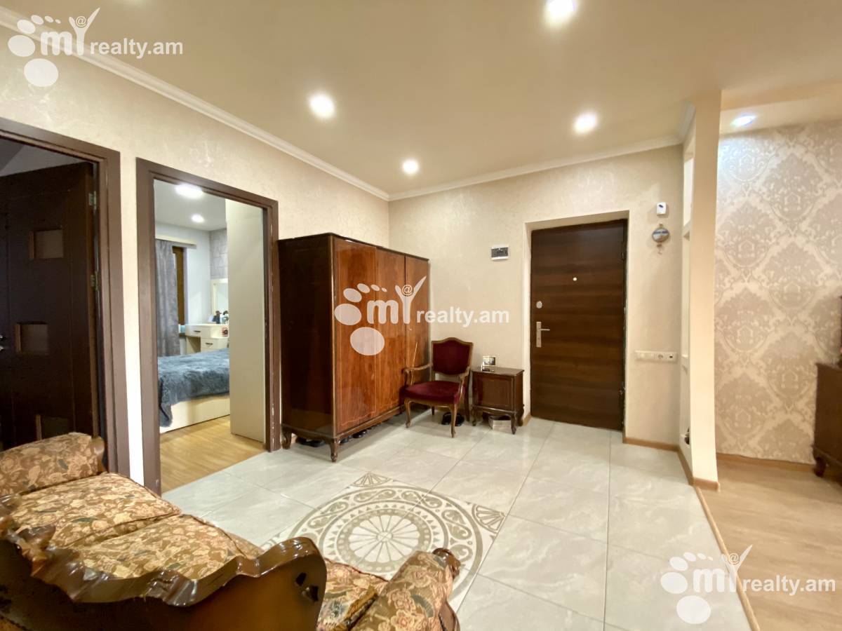 Купить 4 комнатную квартиру Вардананц ул, Центр Ереван, 130942