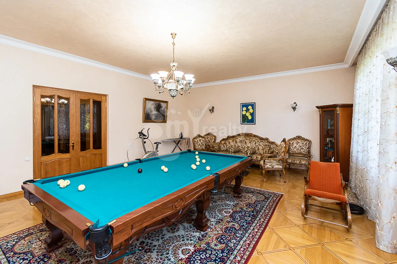 5 bedroom apartment for sale خیابان نعلبندیان, مرکز شهر ایروان, 160686