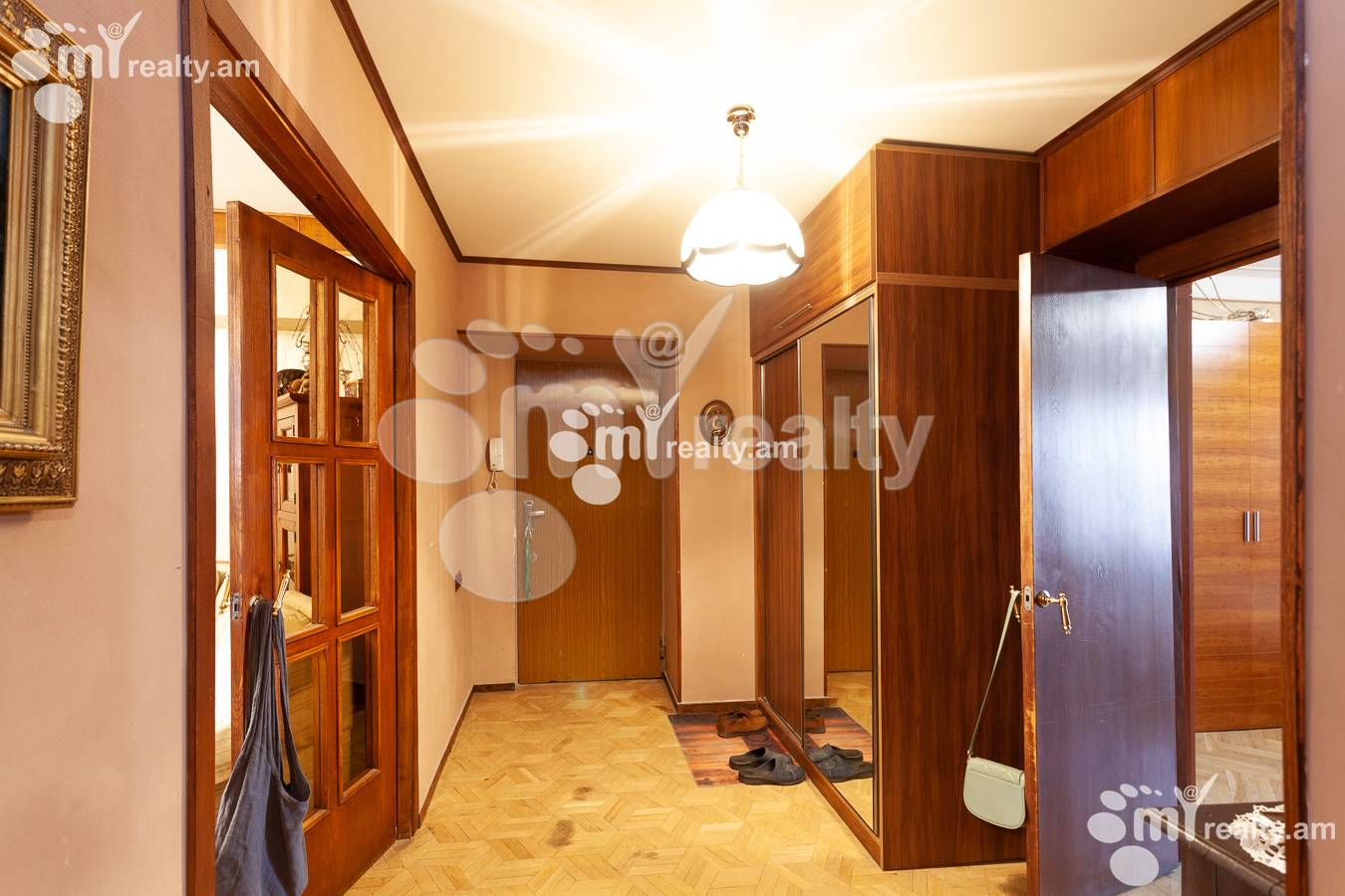 Купить 5 комнатную квартиру Московян ул, Центр Ереван, 136091