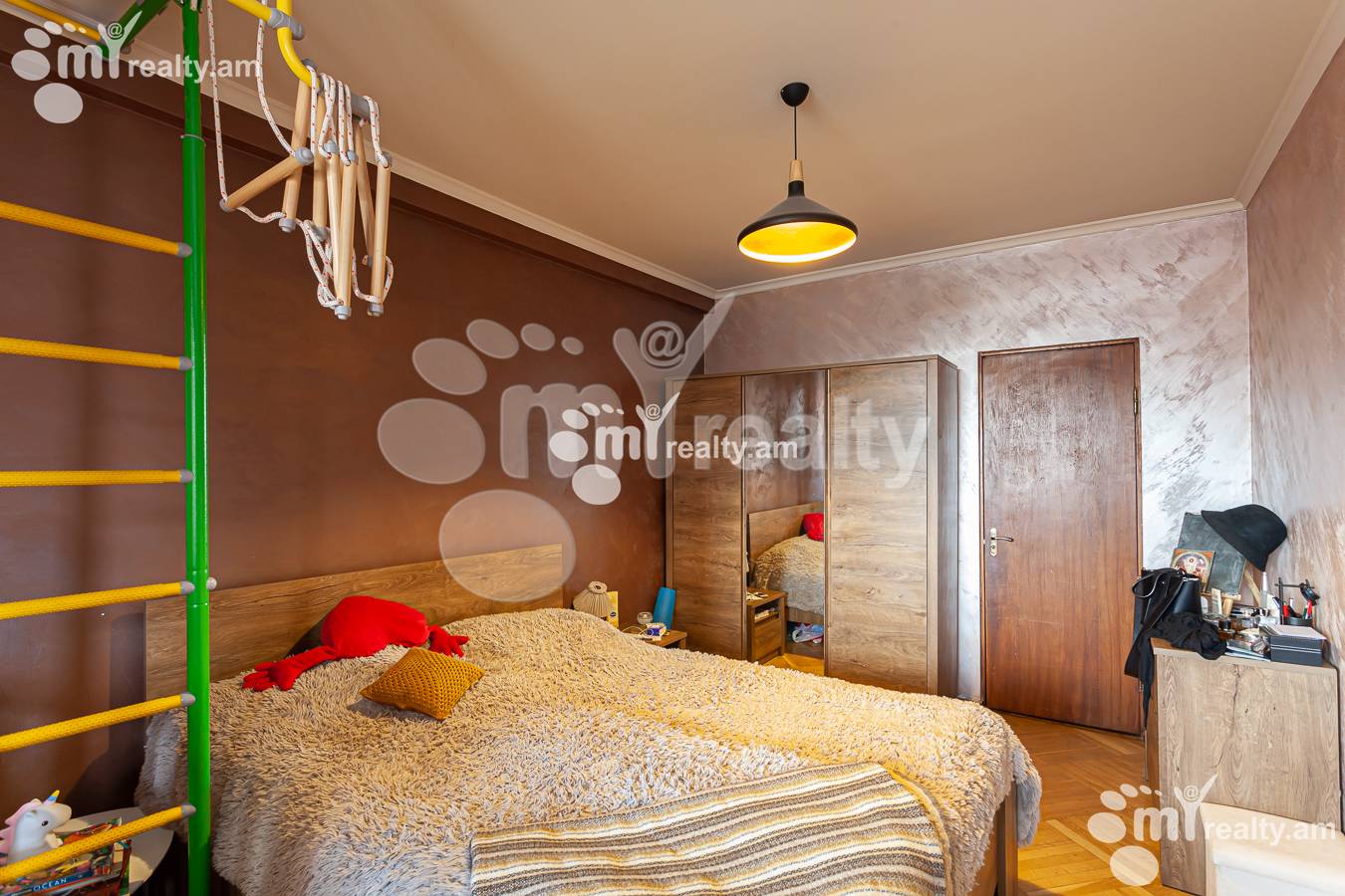 Купить 5 комнатную квартиру Московян ул, Центр Ереван, 136091