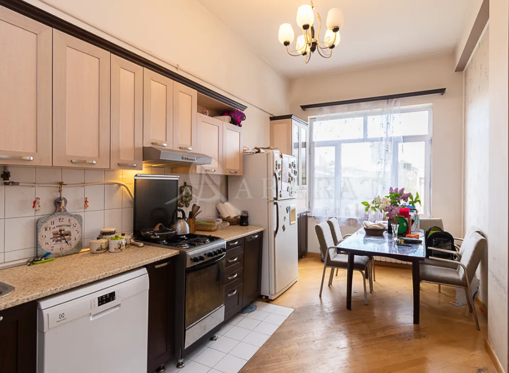 5 bedroom apartment for sale Zakyan St, Center Yerevan, 161876