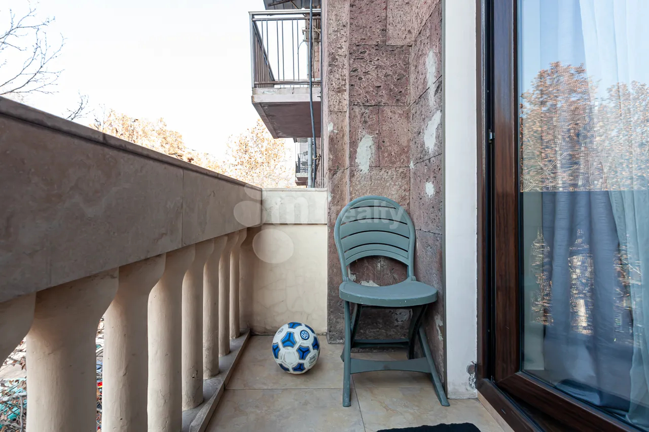 Купить 4 комнатную квартиру Маштоца пр, Центр Ереван, 158537