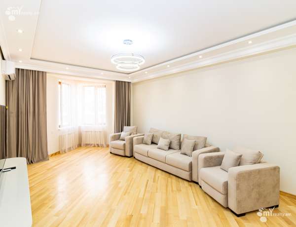 varcov-bnakaran-norakaruycum/4-senyakanoc/Aram+St/Center/Yerevan