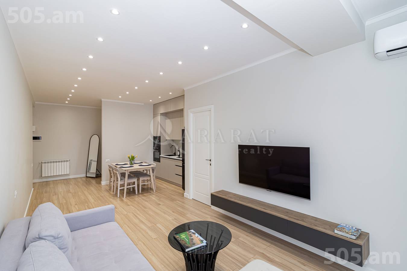 Купить 2 комнатную квартиру Арам ул, Центр Ереван, 148383