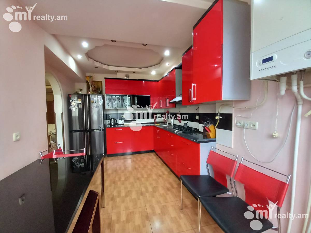 3 սենյականոց բնակարան  Խորենացու փող, Կենտրոն Երևան, 156484