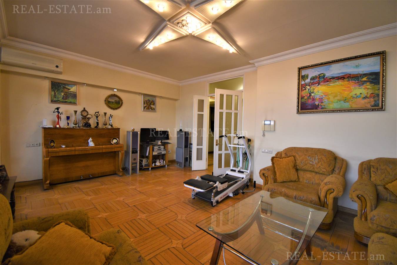 3 սենյականոց բնակարան  Սայաթ-Նովայի պող, Կենտրոն Երևան, 117966