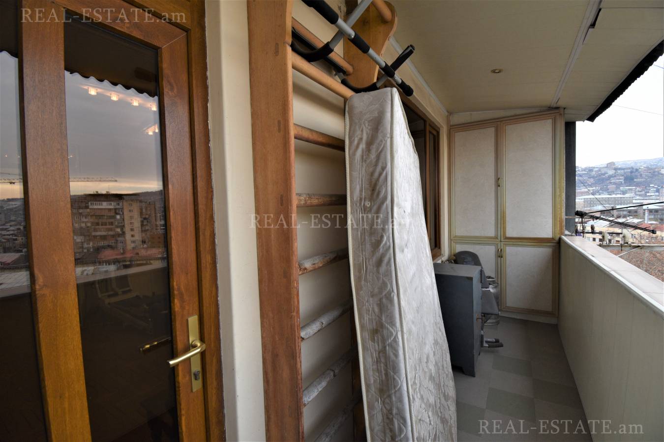 3 սենյականոց բնակարան  Սայաթ-Նովայի պող, Կենտրոն Երևան, 117966