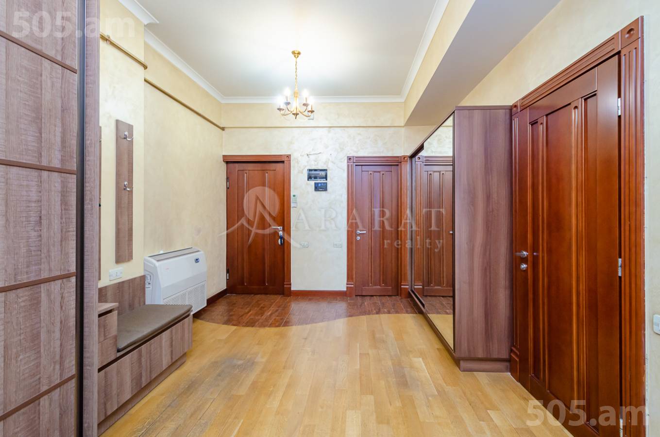 4 սենյականոց բնակարան  Մաշտոցի պող, Կենտրոն Երևան, 151749