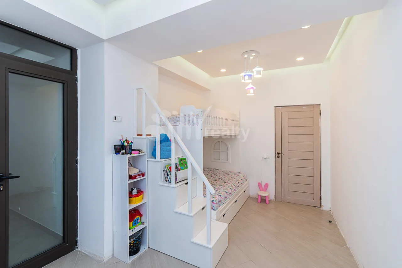 3 bedroom apartment for sale V.Vagharshyan St, Arabkir Yerevan, 161366