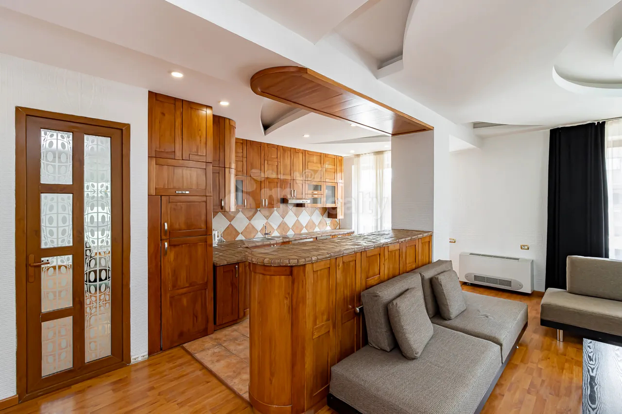 3 սենյականոց բնակարան վարձով Հյուսիսային պող, Կենտրոն Երևան, 159697