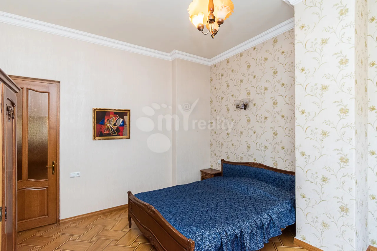 5 bedroom apartment for sale خیابان نعلبندیان, مرکز شهر ایروان, 160686