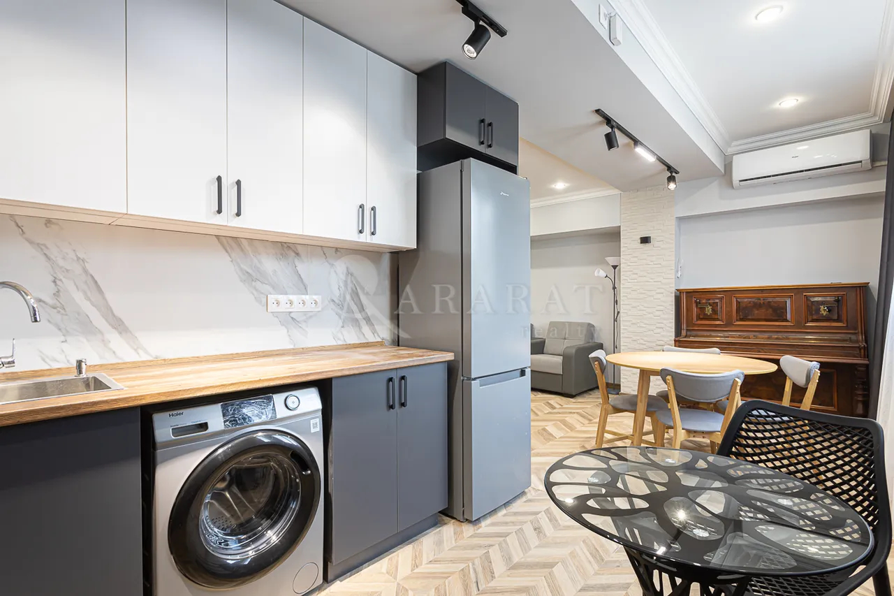 3 bedroom apartment for rent Saryan St, Center Yerevan, 158911